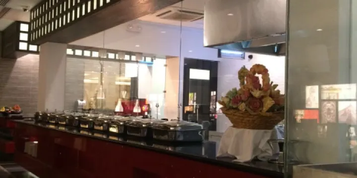 Tai Pan (Pearl-Continental Hotel)