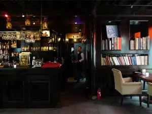 Street 1 Cafe