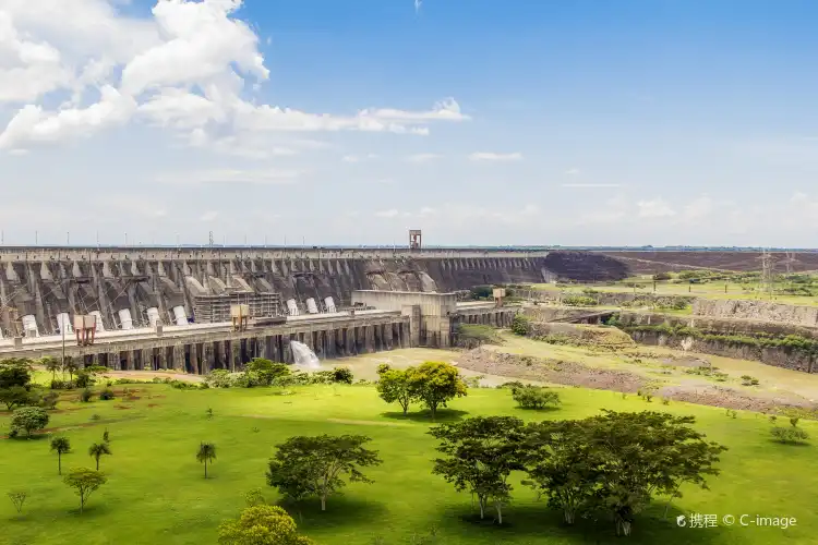 Hotels near Itaipu Binacional