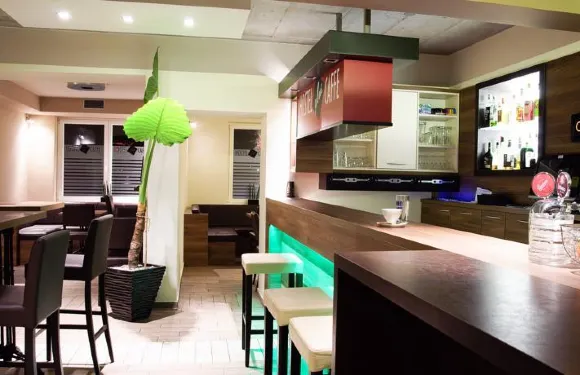 普拉斯卡費酒店