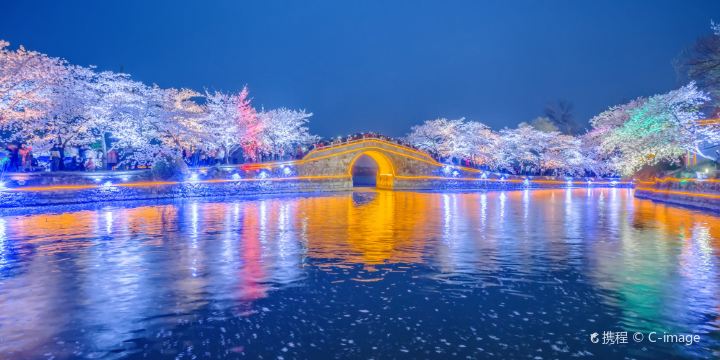 Tai Hu Yuantouzhu Scenic Spot