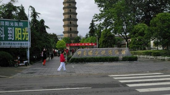 許昌文峰塔又稱文明寺塔，位於河南省許昌博物館內，明萬曆四十三