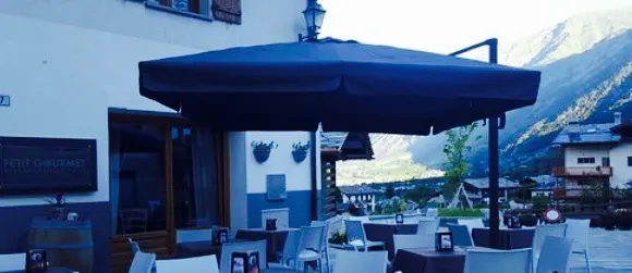 Petit Gourmet Restaurant Cafe