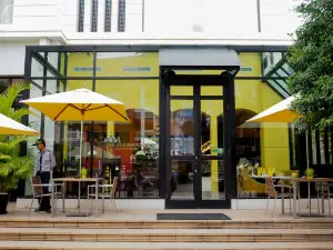 The Glasshouse Deli. Patisserie