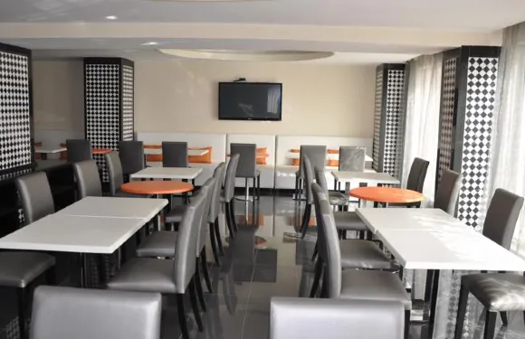 埃米利奧莫雷蒂酒店