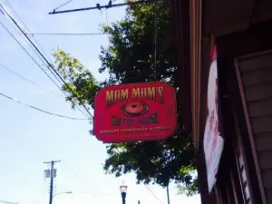 MOM Mom's Coffee House