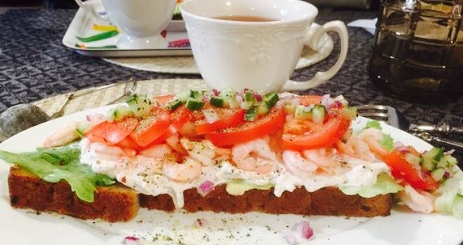 Majas Cafe & Presenter