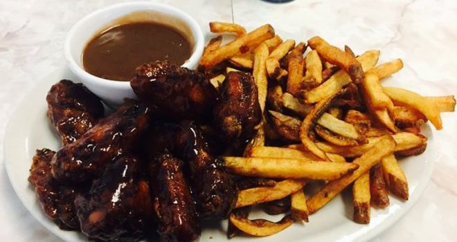 Buds Bar & Grill