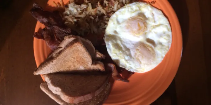 Nora's Fish Creek Inn