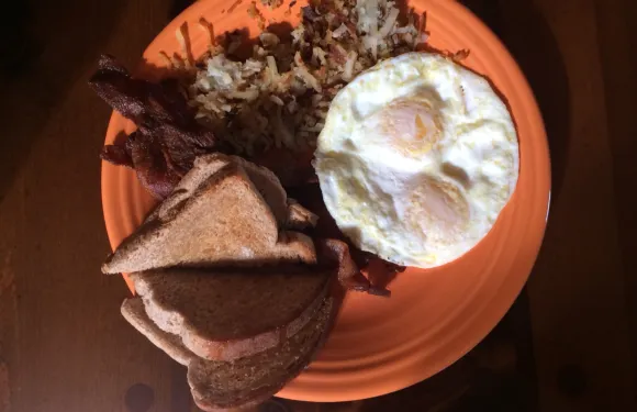 Nora's Fish Creek Inn