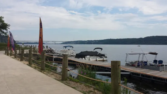 Lee's Landing Dock Bar