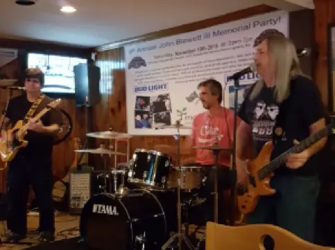 Woody's Roadside Tavern