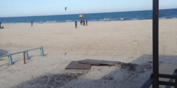 Amster's Beach & Seafoods