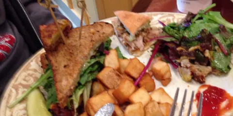 Another Broken Egg Cafe