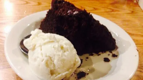 Cracker Barrel Old Country Store in 오거스타 카운티