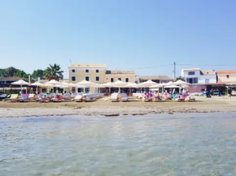 La Luz All Day Beach Bar