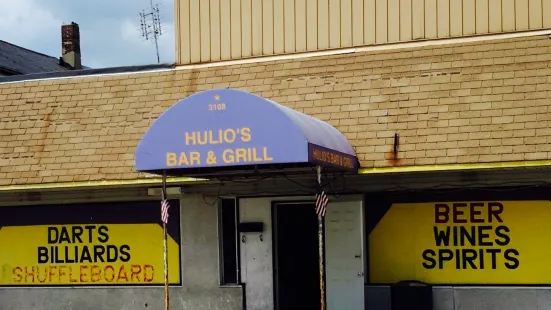 Hulio's Bar and Grill