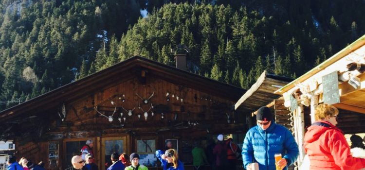 Polis Hutte
