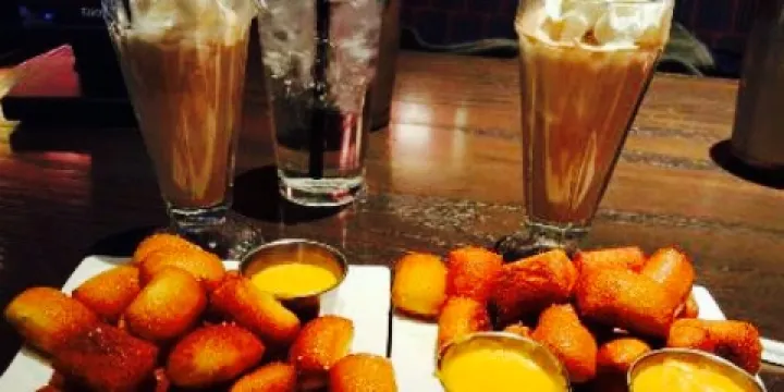 Red Robin America's Gourmet Burgers and Spirits