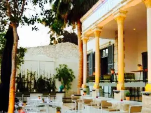 House Bar & Restaurant