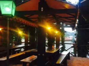 Sherwood Park Tavern