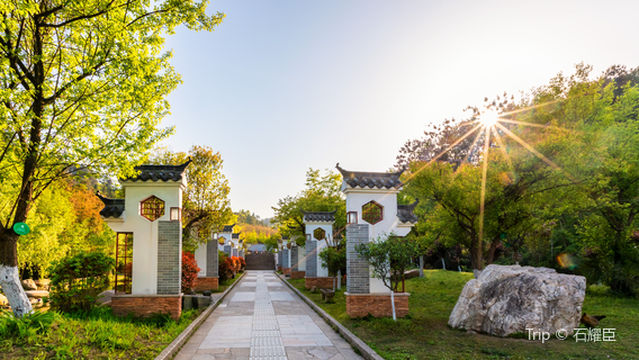 Tomb of General Xu Shiyou