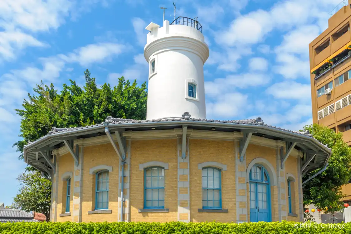 Отели рядом с достопримечательностью «Tainan Meteorology Museum»