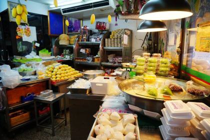 Mae Varee Mango Sticky Rice