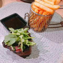 Dundee’s Restaurant 여행 사진
