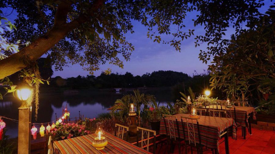 Paak Dang Riverside Restaurant