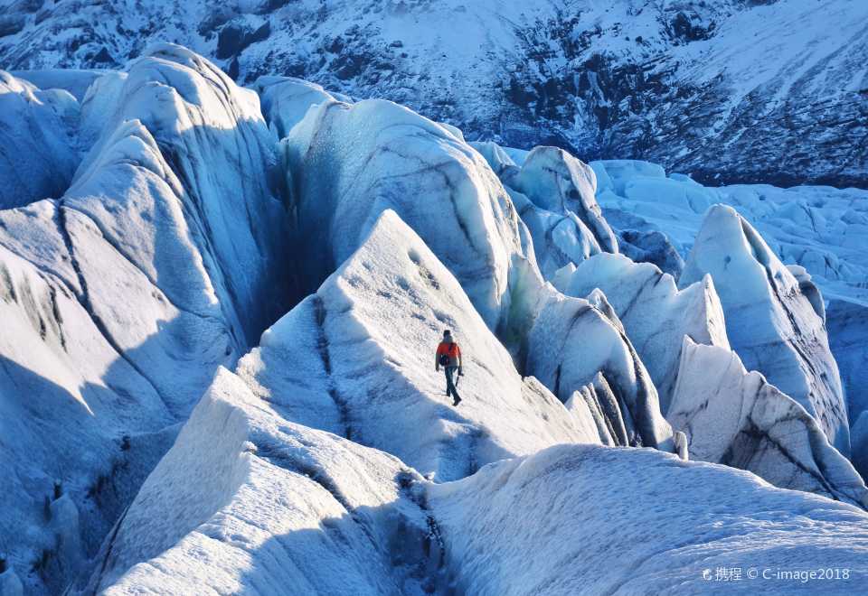 氷河を滑る 2025年アイスランド中央高地人気のスキー＆スノーボード体験