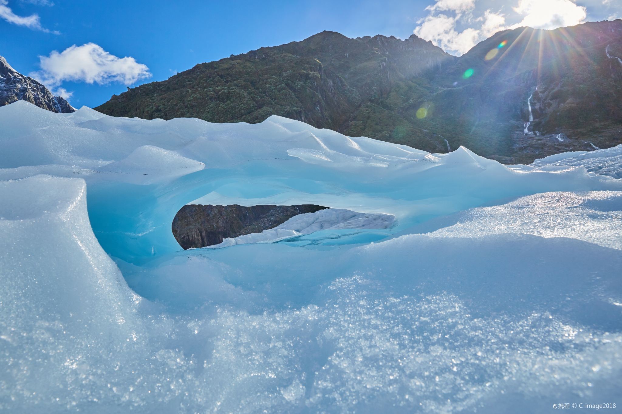 ทัวร์เดินธารน้ำแข็งฟ็อกซ์ นิวซีแลนด์ พร้อมเฮลิคอปเตอร์ [เดินบนธารน้ำแข็ง อุปกรณ์พร้อม ไกด์มืออาชีพ]