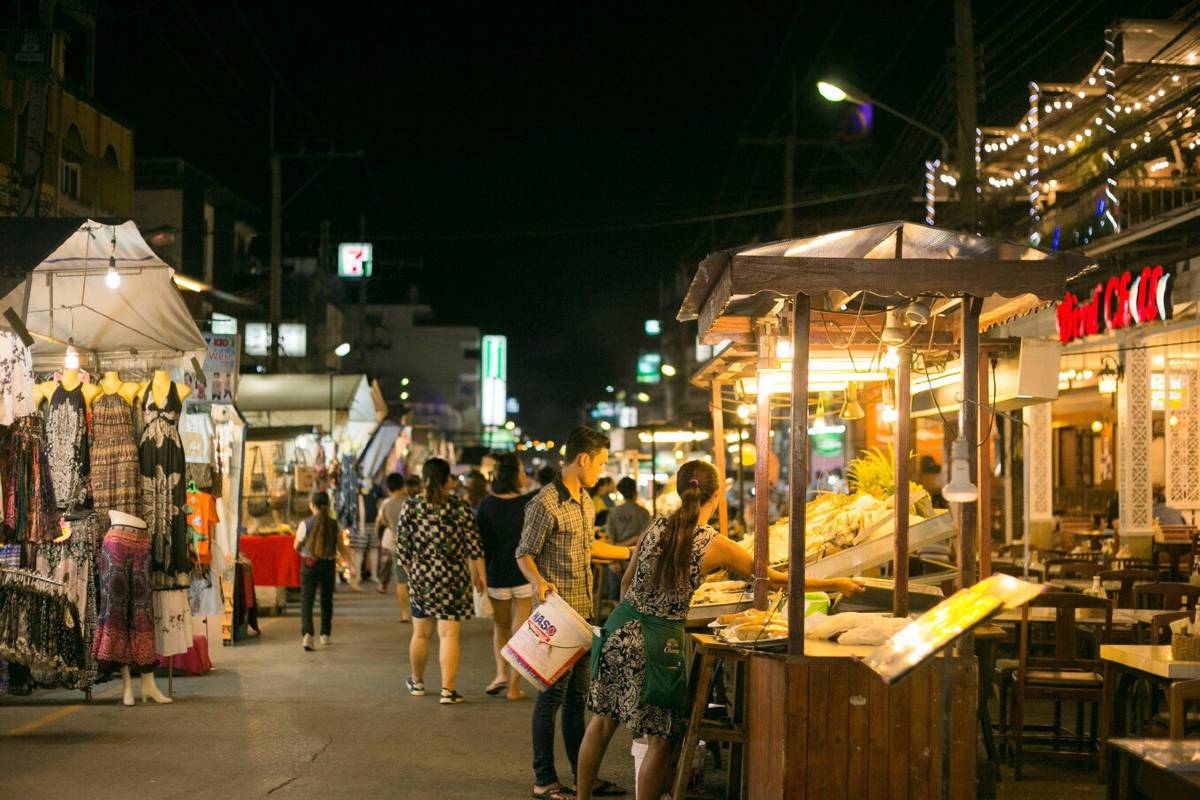 ตลาดโต้รุ่งหัวหิน