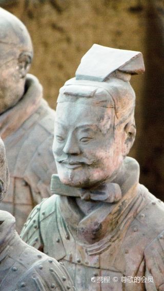 Xi'an Private Day Tour:Terracotta Warriors+Qin-Themed Restaurant+City Wall+Muslim Quarter