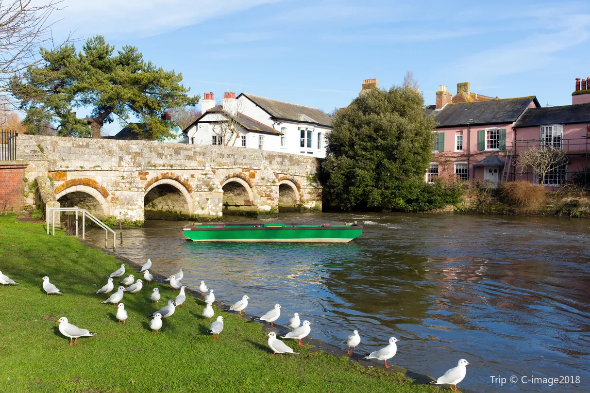3_Punting On The Avon (Antigua Boat Sheds)