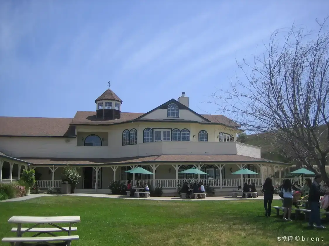 Hotels near Maurice Car'rie Winery