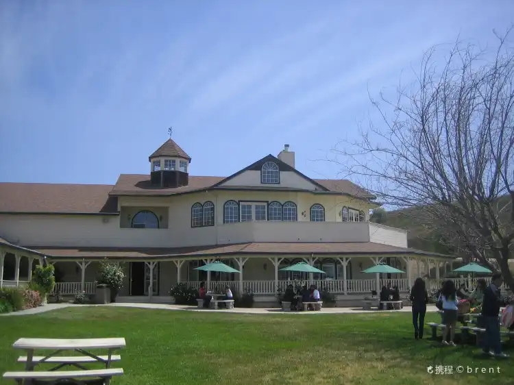Hotels near Maurice Car'rie Winery