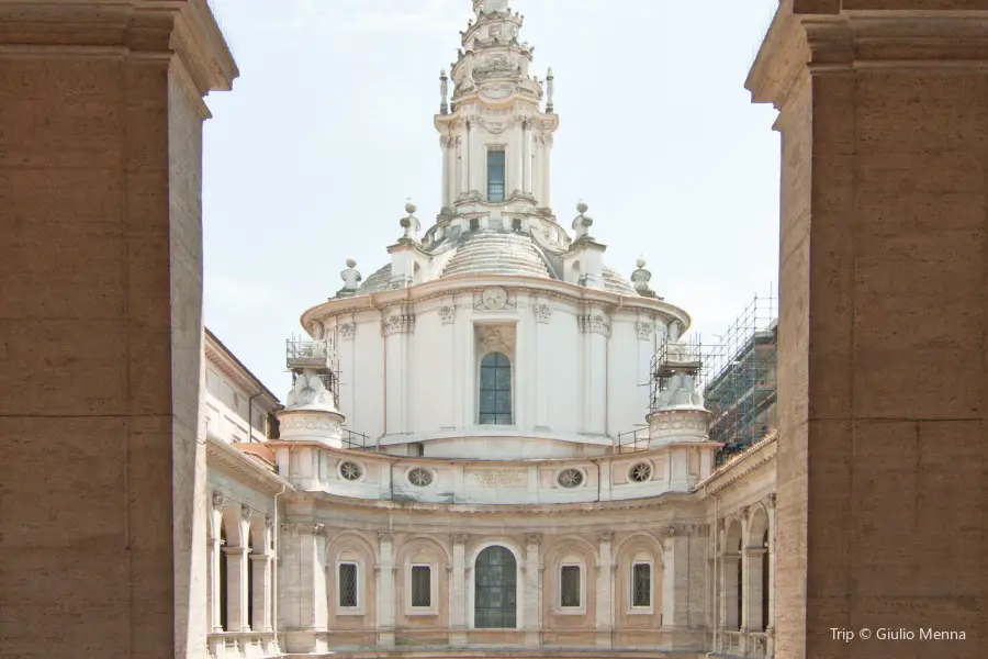Церковь Сант-Иво алла Сапиенца