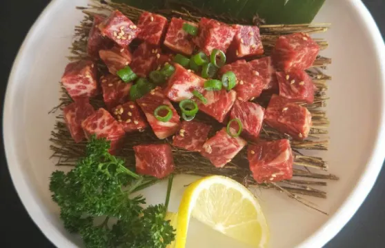 牛小鮮炭火烤肉