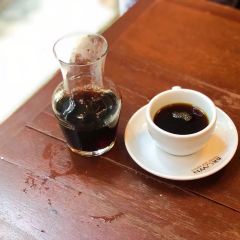 BROWN Coffee and Bakery User Photo