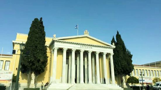 扎皮翁宫是雅典一座比较新的宫殿，建成至今大约有100多年的历