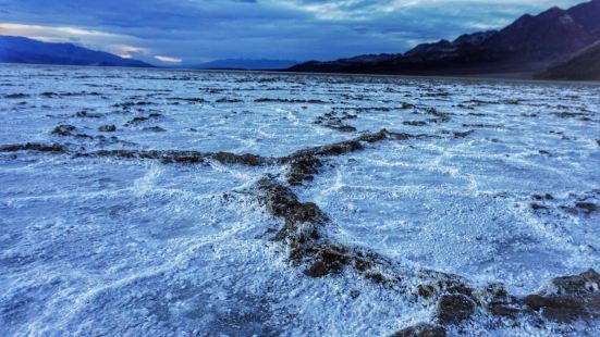 死亡谷的恶水盆地为海平面下282英尺（86米），是北美最低点
