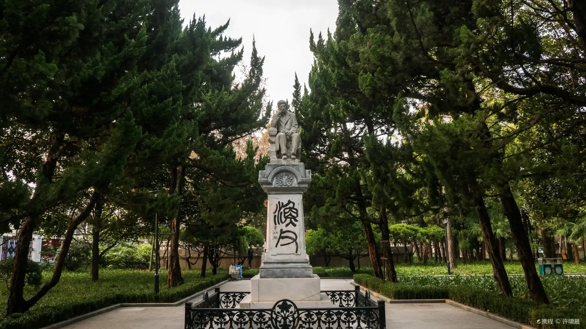 Hotels near Song Jiaoren Tomb