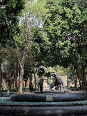 Coyotes Fountain   (Fuente de Los Coyotes)