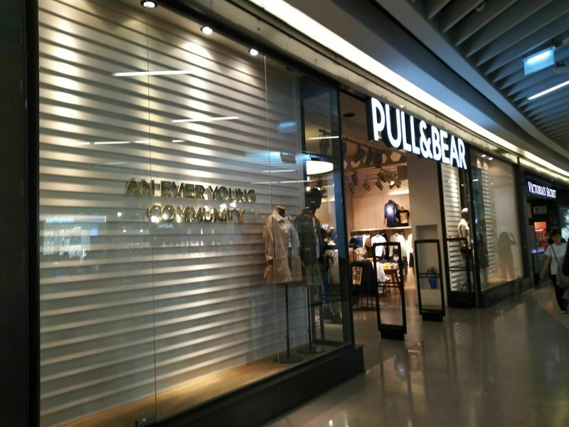龍崗萬科廣場, Pull & Bear