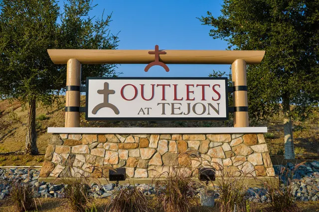 Los Angeles Outlets Shopping Guidebook for Super Low Discounts travel notes  and guides –  travel guides