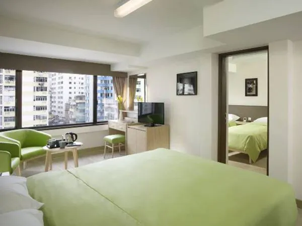 The Hongkong Homestay Strategy: Sleep in the Prosperous Nathan Road