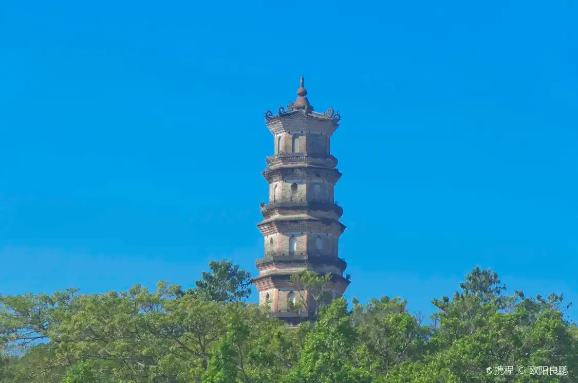 Отели рядом с достопримечательностью «Sizhou Tower of Huizhou»