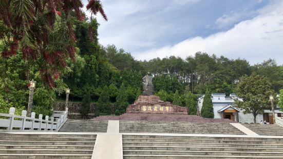 楊成武將軍紀念館位於長汀縣客家廣場，紀念館前面有楊成武的塑像