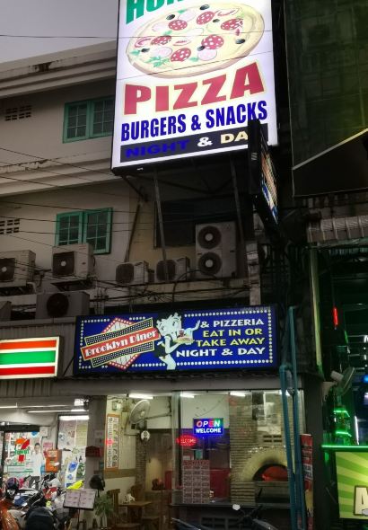 Ombok Cherating Surf Cafe